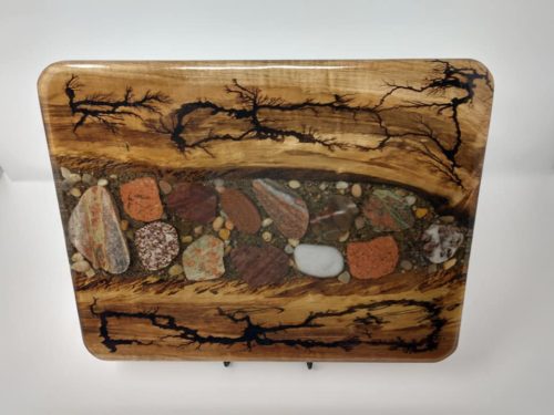 Tray with stones